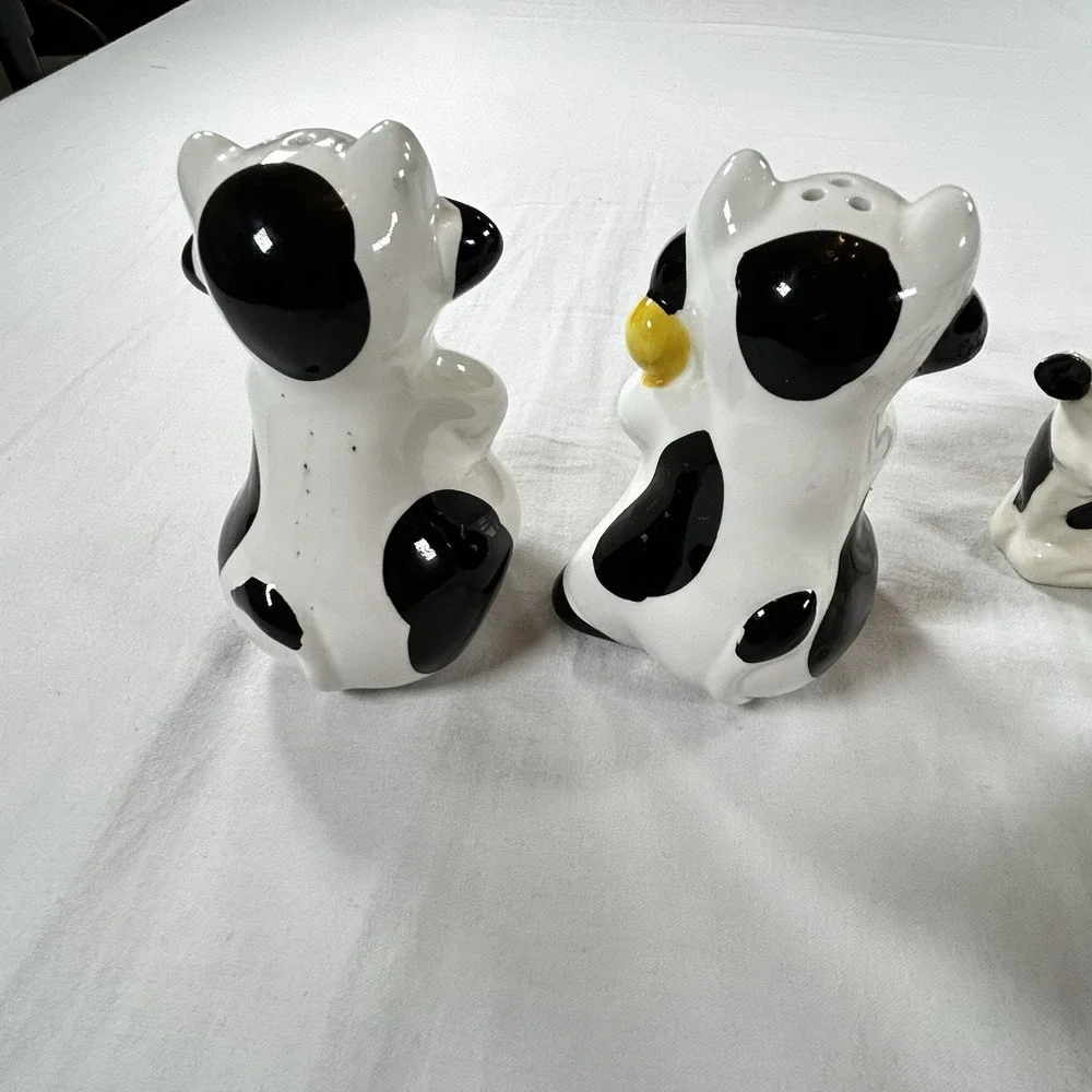 Vtg Cow Salt And Pepper Shakers 4 Napkin Holder Black And White Batter Catcher